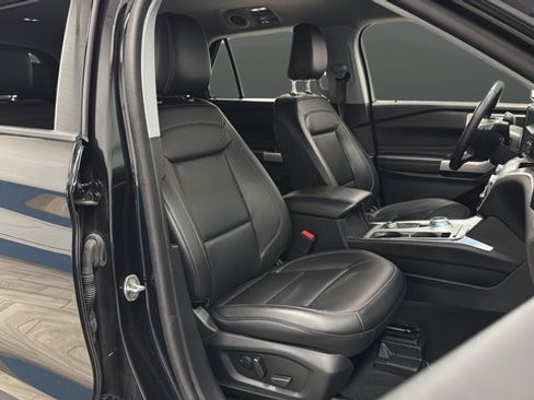 Used 2023 Ford Explorer XLT w/ Equipment Group 202A AWD/4WD image 24