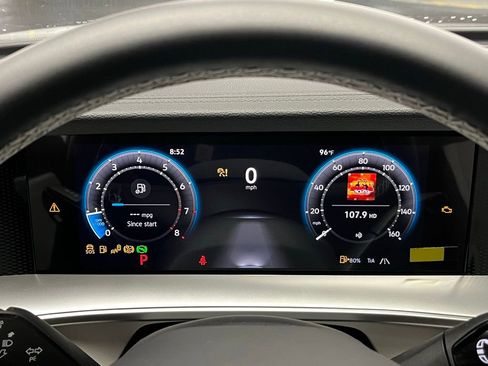 New 2025 Volkswagen Tiguan SE image 24