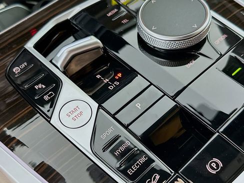 New 2026 BMW X5 xDrive50e w/ M Sport Package image 21