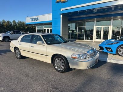 Used 2005 Lincoln Town Car Signature Limited