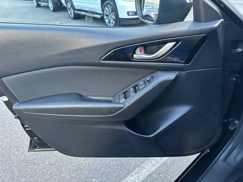 Used 2016 MAZDA MAZDA3 i Sport FWD image 16