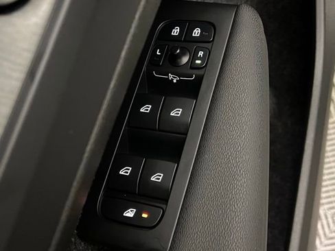 Used 2024 Volvo XC40 B5 Plus AWD/4WD image 22