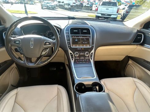 Used 2017 Lincoln MKX Select image 13