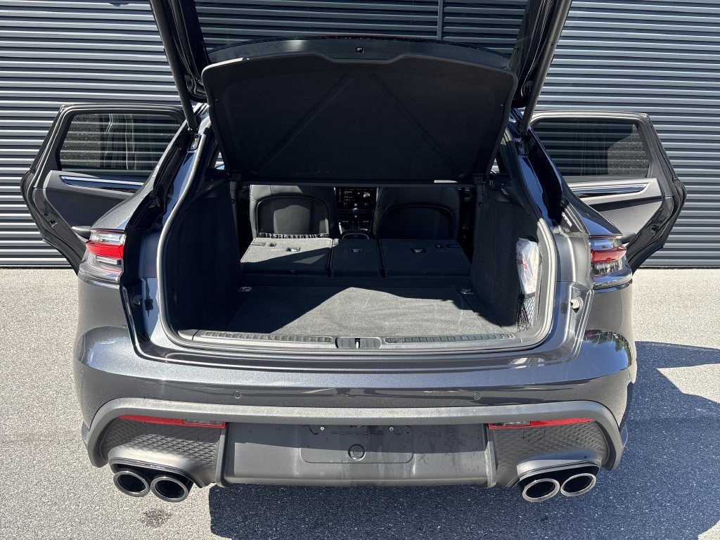 Certified 2026 Porsche Macan AWD/4WD image 29