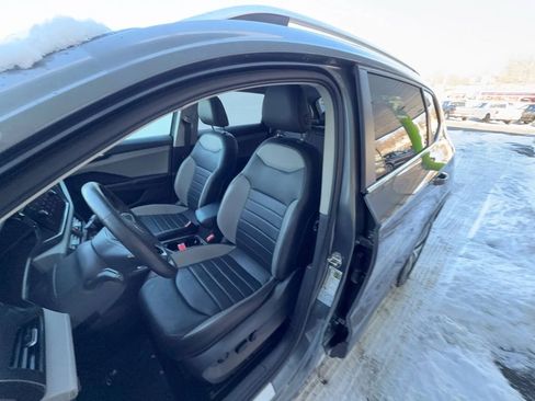 Used 2022 Volkswagen Taos SEL w/ Panoramic Sunroof Package AWD/4WD image 14