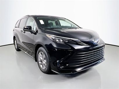 New 2025 Toyota Sienna XLE