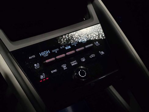 New 2025 Porsche Macan 4S Electric image 32