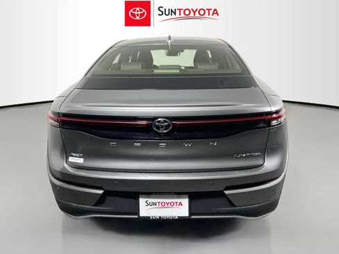 Used 2023 Toyota Crown AWD/4WD image 5