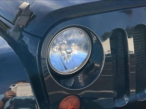 Used 2012 Jeep Wrangler Unlimited Sahara w/ Connectivity Group image 29