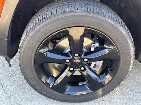 Used 2023 Jeep Grand Cherokee Altitude image 13