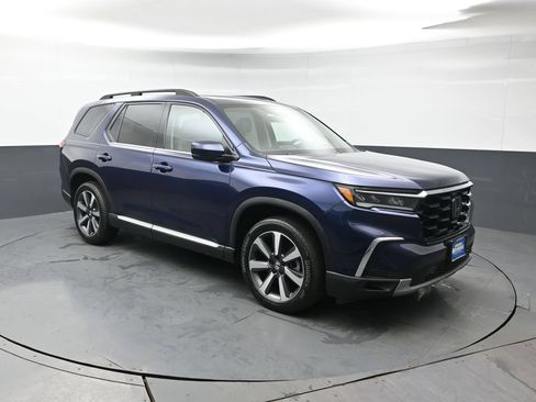 Certified 2024 Honda Pilot Touring image 8
