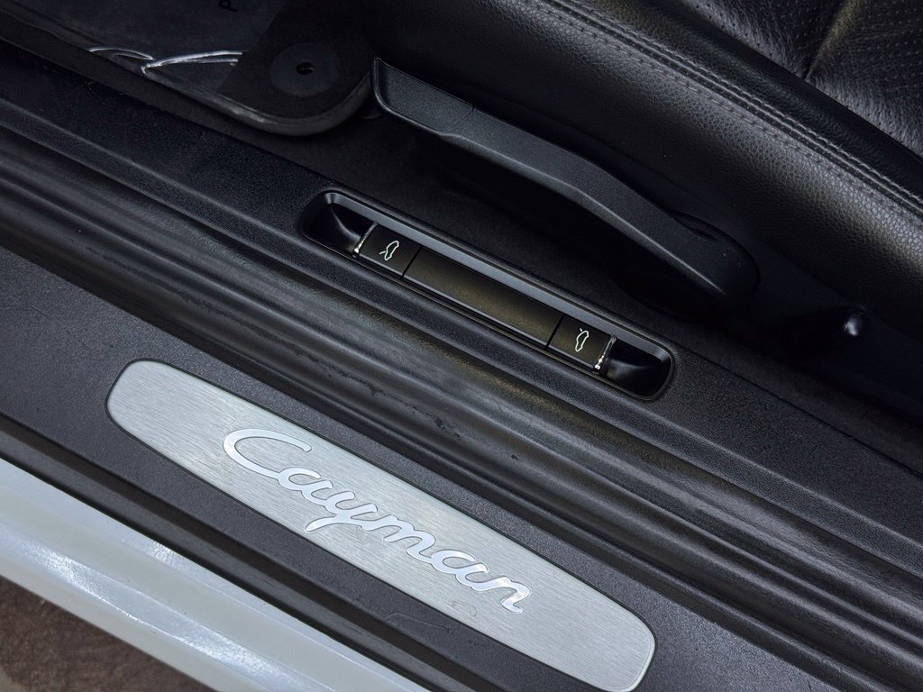 Used 2018 Porsche 718 Cayman RWD image 23