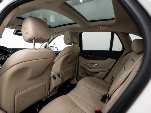 Used 2022 Mercedes-Benz GLC 300 4MATIC image 17