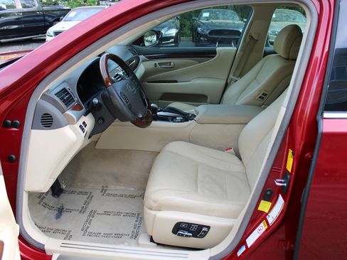 Used 2013 Lexus LS 460 w/ Comfort Pkg RWD image 19