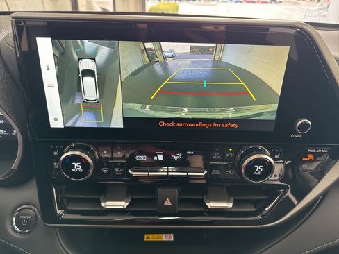 Used 2023 Toyota Highlander Limited image 26