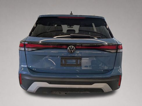 Certified 2025 Volkswagen Tiguan SE w/ Panoramic Sunroof Package AWD/4WD image 4