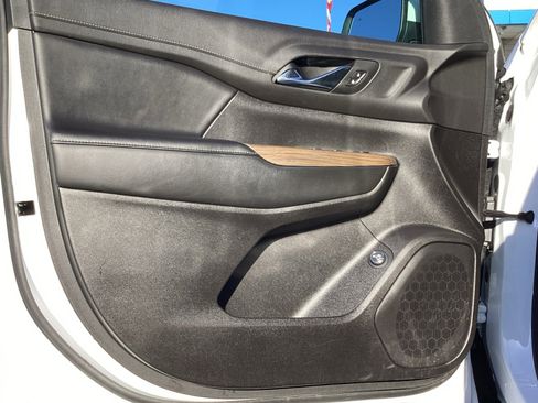 Used 2023 GMC Acadia SLE w/ Driver Convenience Package image 32