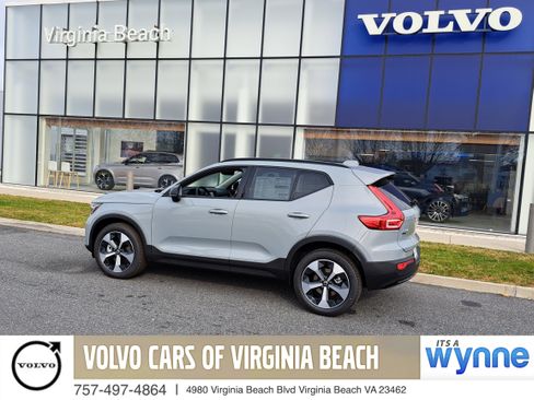 New 2026 Volvo XC40 B4 Core image 1