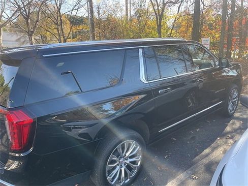 Used 2022 GMC Yukon XL Denali w/ Denali Ultimate Package image 4