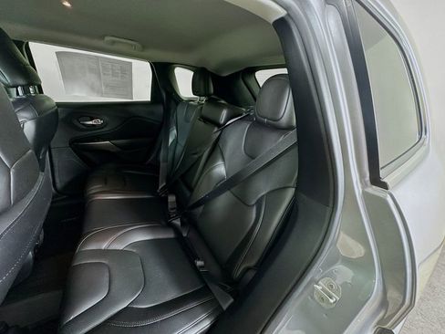 Used 2019 Jeep Cherokee Limited AWD/4WD image 22