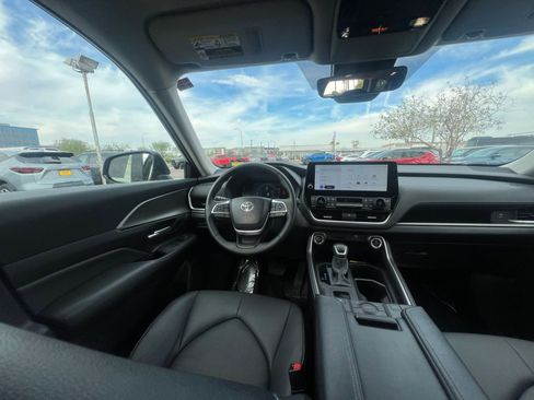 Used 2025 Toyota Grand Highlander FWD image 36