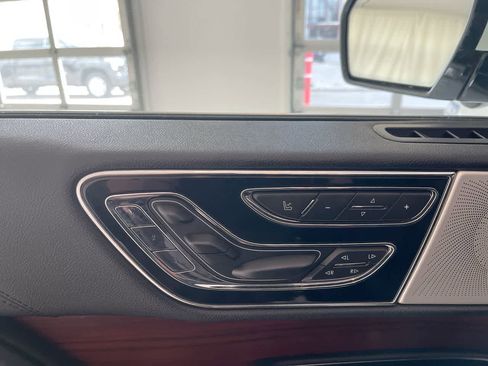 Used 2020 Lincoln Navigator Reserve w/ Equipment Group 208A Reserve AWD/4WD image 12