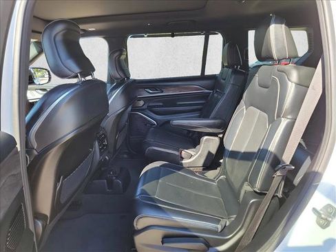 Used 2021 Jeep Grand Cherokee L Overland w/ Luxury Tech Group IV AWD/4WD image 14