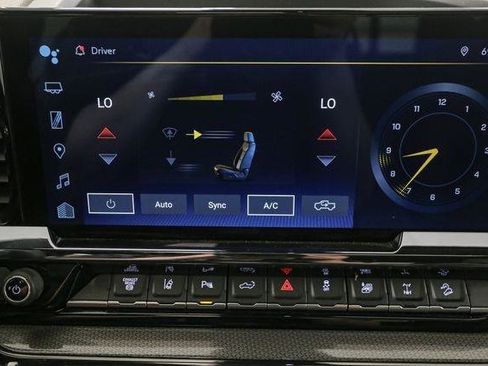 Used 2024 Chevrolet Silverado 2500 ZR2 w/ Technology Package image 31