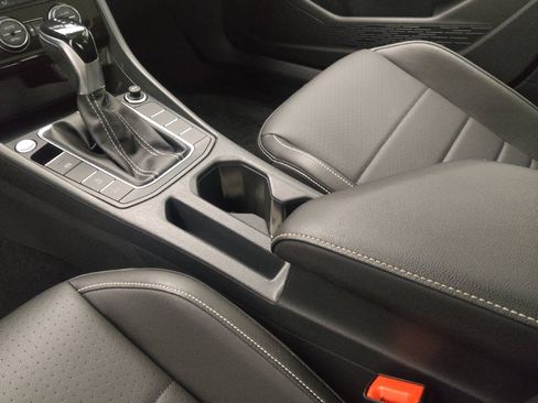 Used 2023 Volkswagen Jetta SE w/ Panoramic Sunroof Package image 26