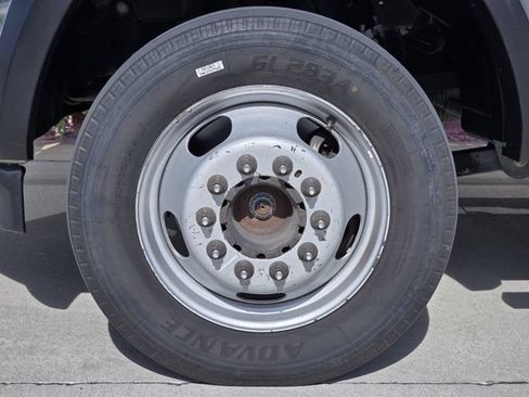 Used 2024 RAM 5500 Tradesman w/ Chrome Appearance Group AWD/4WD image 14
