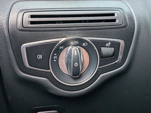 Used 2021 Mercedes-Benz GLC 300 image 17
