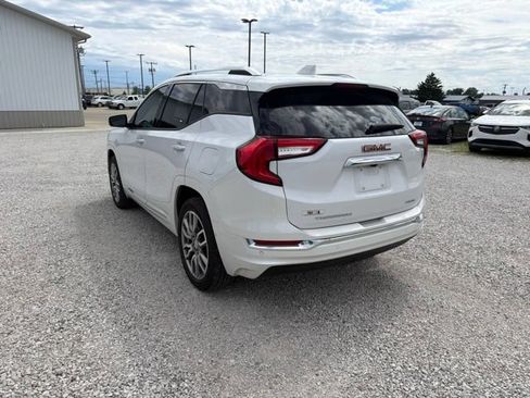 Used 2024 GMC Terrain Denali w/ Denali Premium Package AWD/4WD image 8