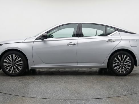 Used 2025 Nissan Altima 2.5 SV FWD image 5