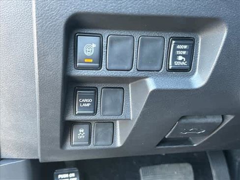 Used 2025 Nissan Frontier SV w/ SV Convenience Package RWD image 18