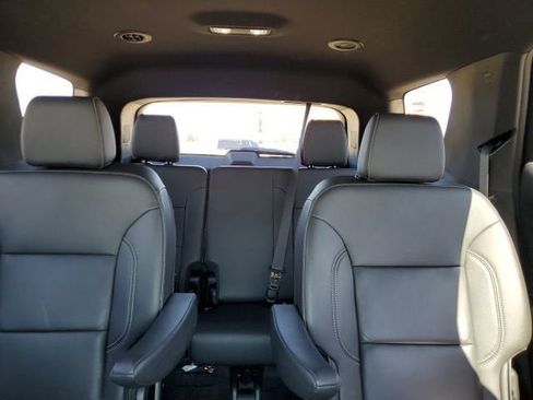 Used 2023 Chevrolet Traverse LT w/ LT Premium Package image 23