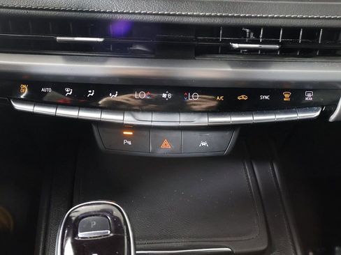 Used 2024 Cadillac XT4 Premium Luxury image 39