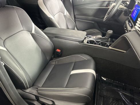 Used 2025 Toyota Camry SE FWD image 26