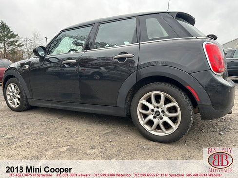 Used 2018 MINI Cooper 4-Door Hardtop w/ Signature Line Package image 4