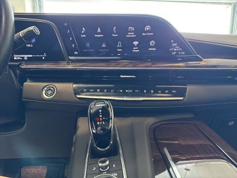 Used 2021 Cadillac Escalade Premium Luxury Platinum AWD/4WD image 9
