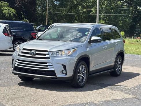 Used 2019 Toyota Highlander XLE FWD image 29