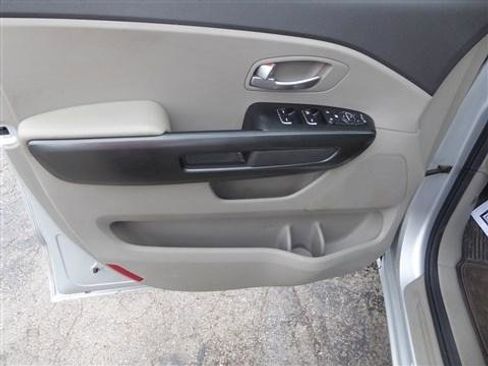 Used 2016 Kia Sedona LX w/ LX Convenience Package image 9