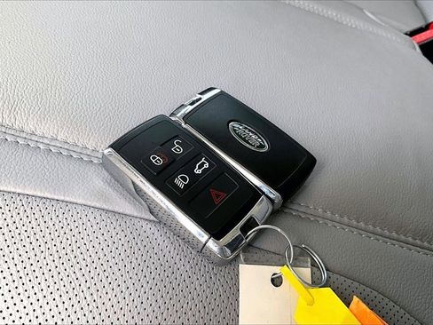 Used 2022 Land Rover Range Rover Evoque SE image 33