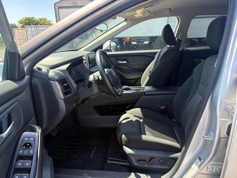 Used 2025 Nissan Rogue SV FWD image 13