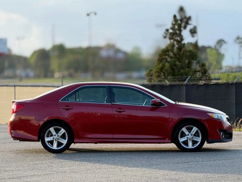Used 2014 Toyota Camry SE image 7
