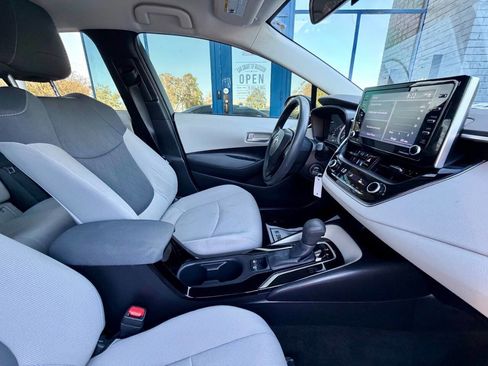 Used 2021 Toyota Corolla LE FWD image 26
