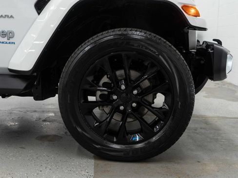 Used 2023 Jeep Wrangler Unlimited Sahara w/ Cold Weather Group AWD/4WD image 29