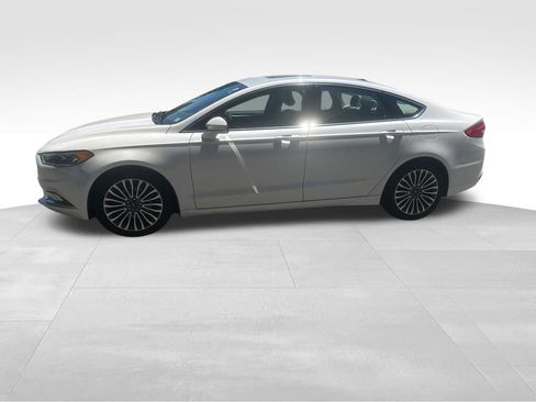 Used 2017 Ford Fusion SE w/ Fusion SE Technology Package FWD image 10