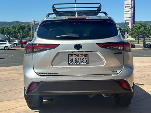 Used 2020 Toyota Highlander XLE AWD/4WD image 5