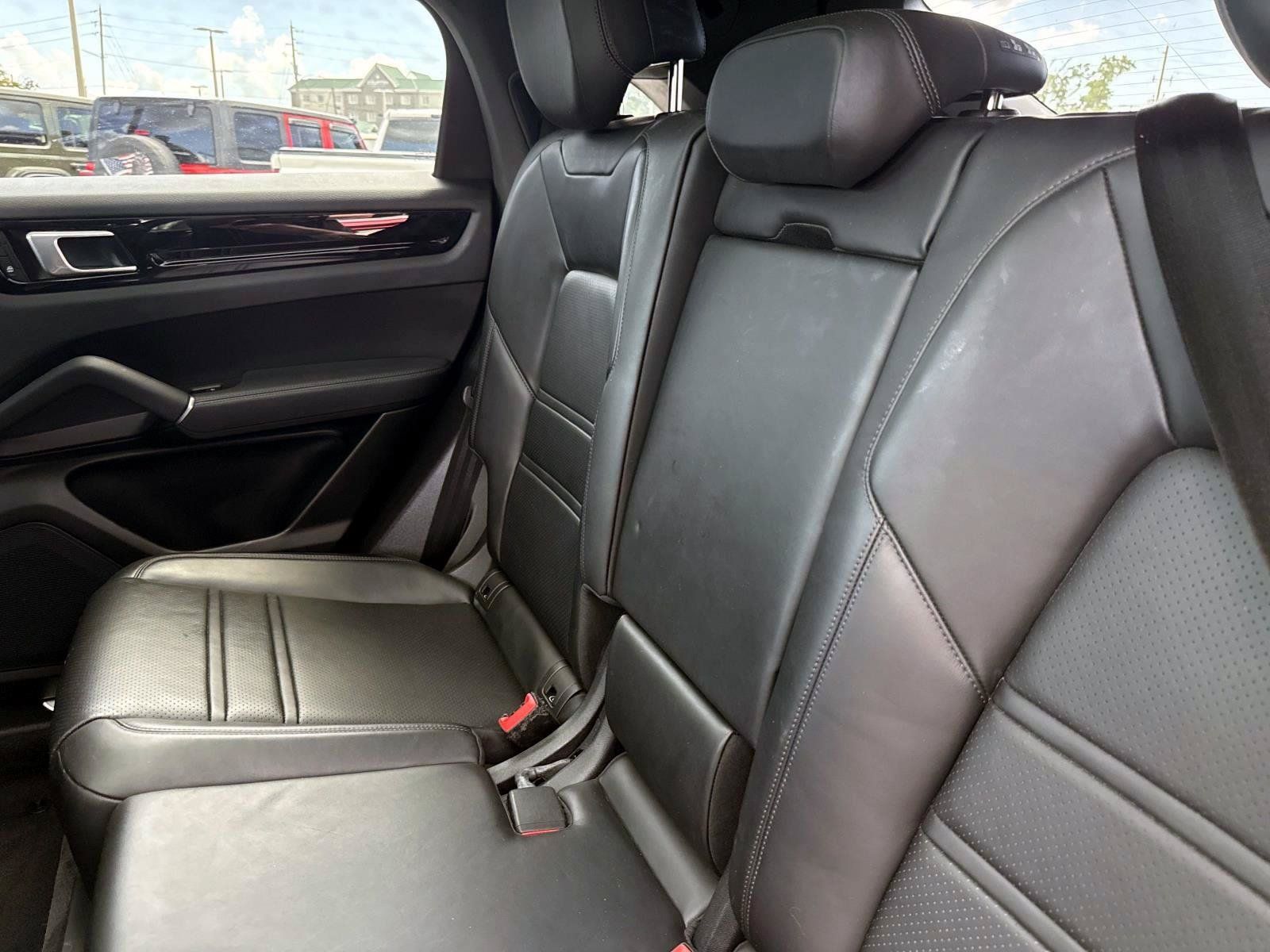 Used 2023 Porsche Cayenne Coupe AWD/4WD image 14