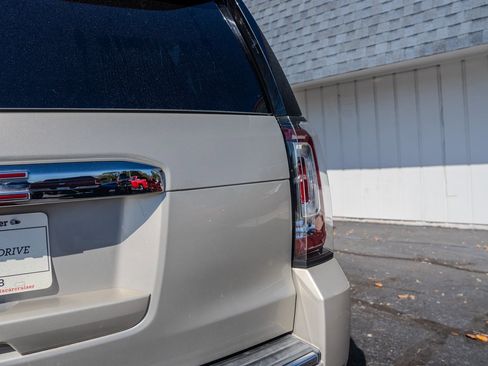 Used 2016 GMC Yukon Denali w/ Open Road Package image 11